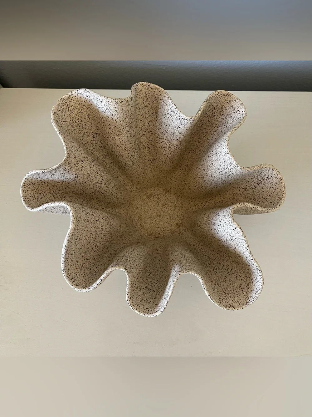 “CURIOUS CLAY” CERAMIC RUFFLE BOWL - Picture 6 of 10